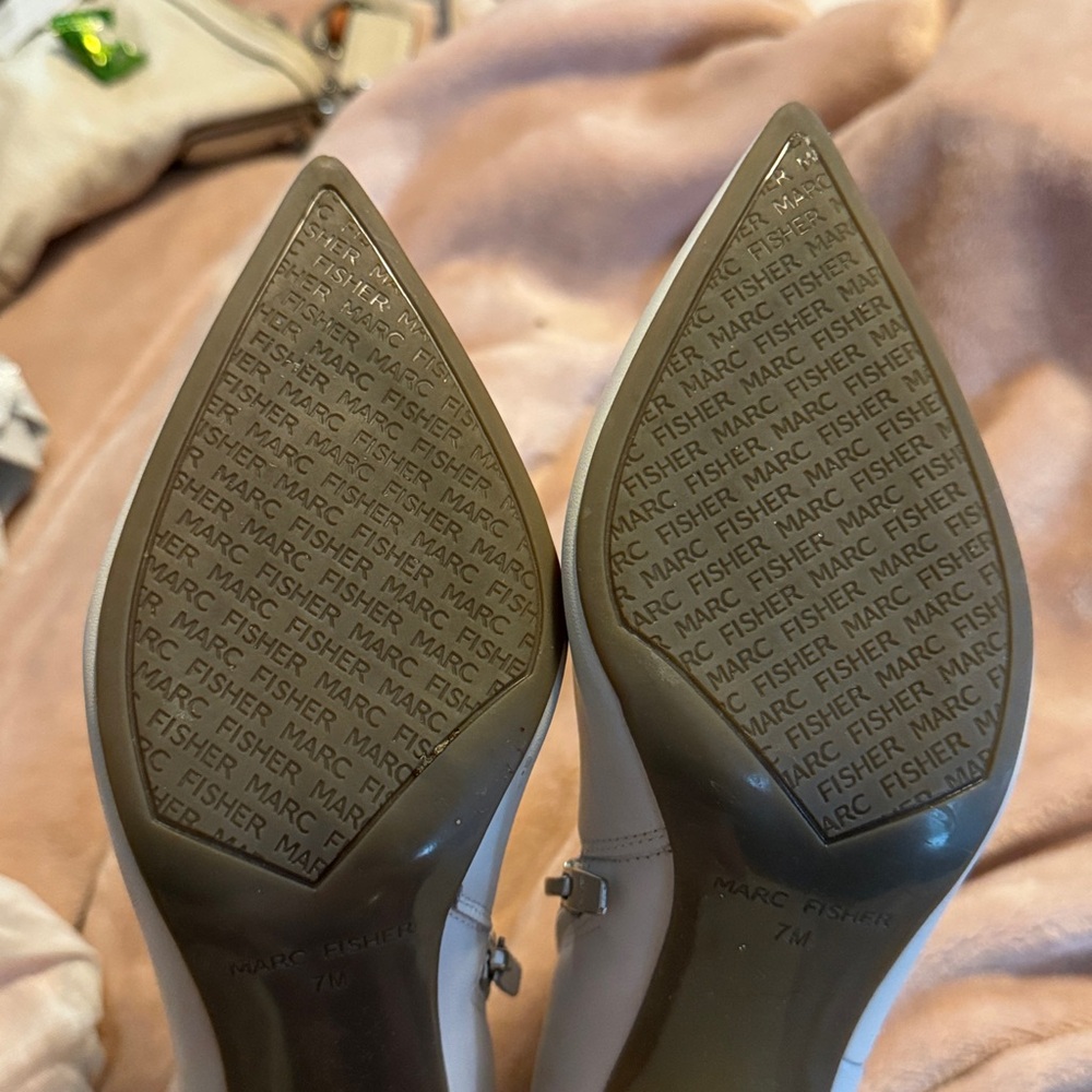 Marc Fisher Ivory Pointed Toe Block Heel Ankle Boots, size 7.5 - Picture 5 of 7